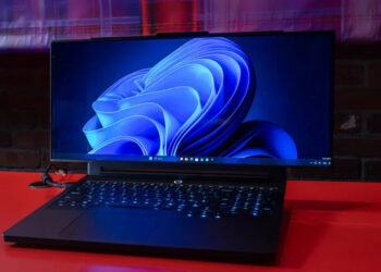 Lenovo Built a Laptop Screen That Grows on Command