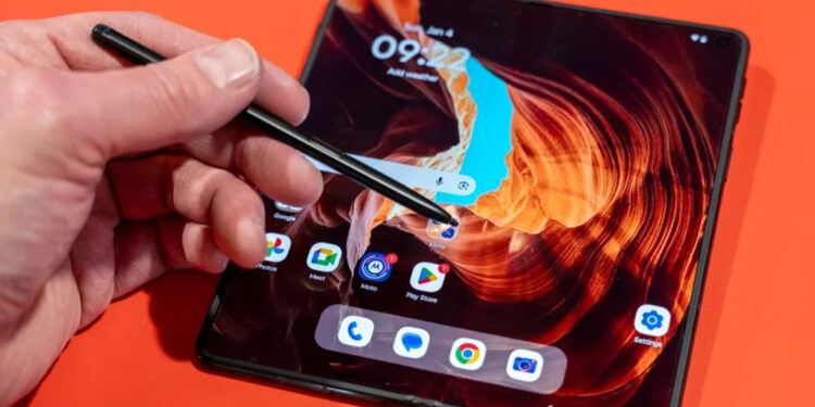 Motorola Finally Enters the Foldable War With a Secret Weapon