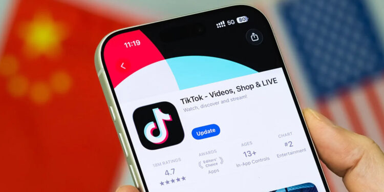 TikTok Users Are Suddenly Deleting the App in Record Numbers