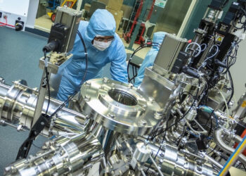 World’s First Quantum Battery Charges Faster as It Grows