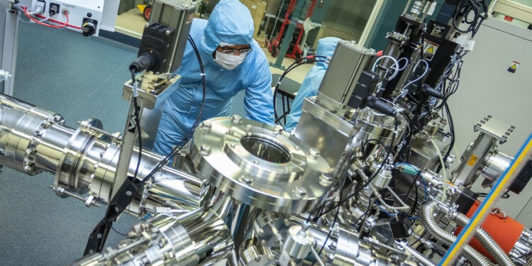 World’s First Quantum Battery Charges Faster as It Grows