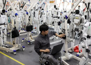 China’s Record-Breaking Humanoid Robot Has a Bigger Race to Win